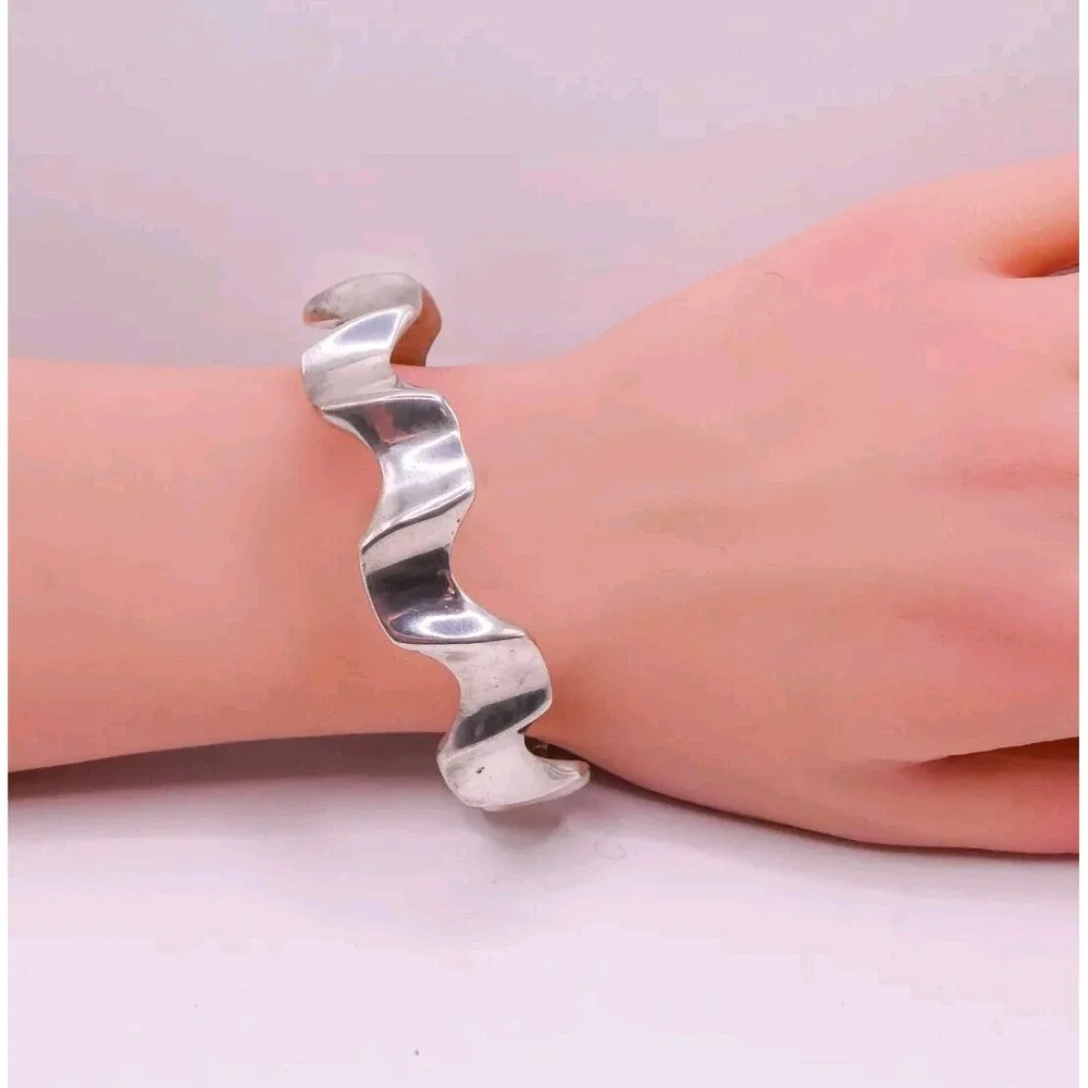Solid Sterling Silver 925 Egyptian Wave Modernist Bracelet Heavy 52 Grams 8.5